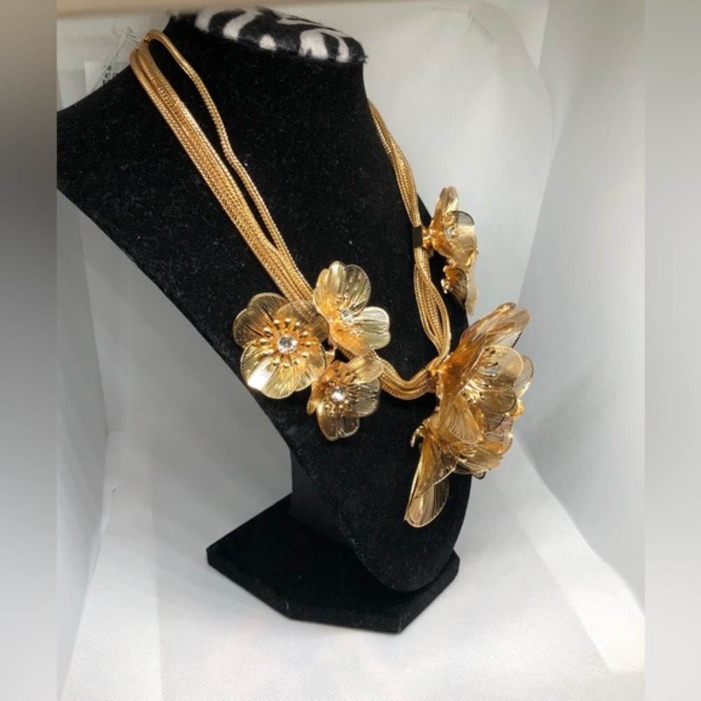 Cult gaia style 3D‎ gold plated blooming flower crystal studded necklace new